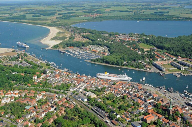 Travemünde von oben, mit Dach des Altstadthauses in unterster Ecke rechts